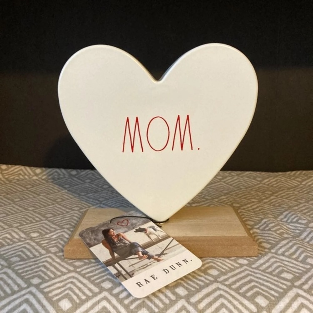 Rae Dunn metal MOM sign with wooden base